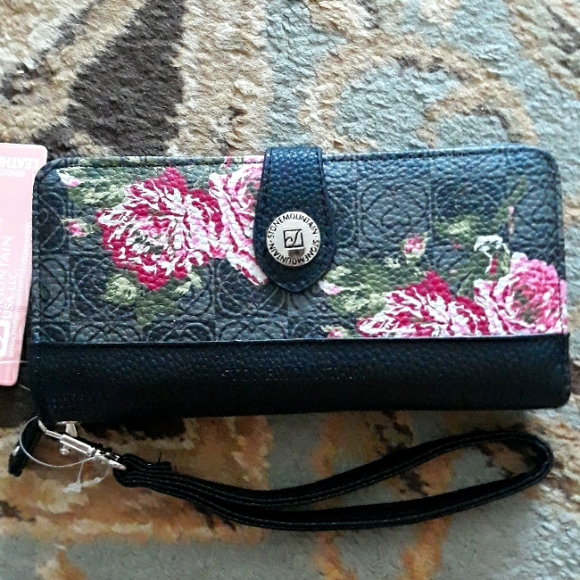2x*Host Pick*Stone Mountain pretty bonded leather wristlet